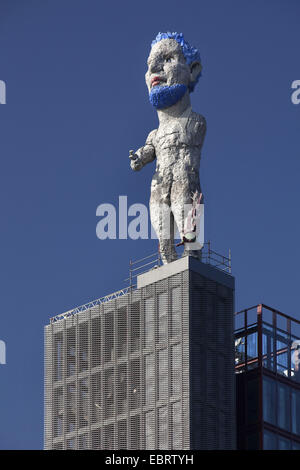 18 m hohe Herkules-Skulptur auf Nordsternturm, Turm der Abschaltung Kohle Grube Nordstern, Deutschland, Nordrhein-Westfalen, Ruhrgebiet, Gelsenkirchen Stockfoto