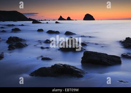 Felsenküste von Balnakeil Bay bei Sonnenaufgang, Großbritannien, Schottland, Sutherland Stockfoto