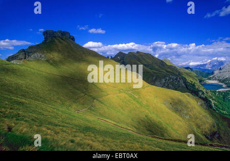 Sas Ciapel und Lago di Fedaia im Hintergrund, Italien, Südtirol, Dolomiten Stockfoto