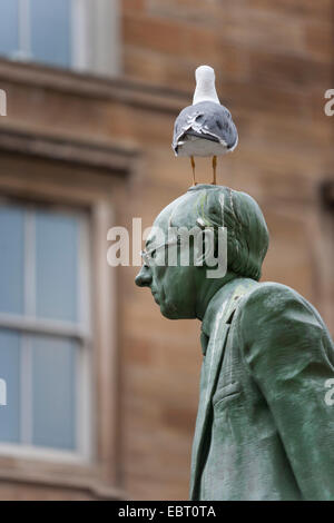 Statue des ehemaligen erster Minister von Schottland Donald Dewar - Buchanan Street Stockfoto