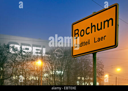 Opel-Werke und Bochum statt Namensschild, Bochum, Ruhrgebiet, Nordrhein-Westfalen, Deutschland Stockfoto