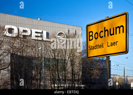 Opel-Werke und Bochum statt Namensschild, Bochum, Ruhrgebiet, Nordrhein-Westfalen, Deutschland Stockfoto