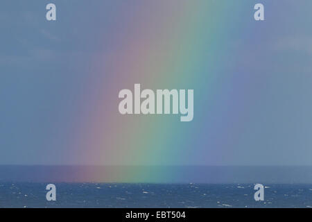 Regenbogen über der Nordsee, Deutschland, Schleswig-Holstein, Helgoland Stockfoto