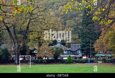 Dorfanger in Betws Y Coed im Herbst bekannt als das Tor zum Snowdonia National Park in Gwynedd North Wales UK Stockfoto