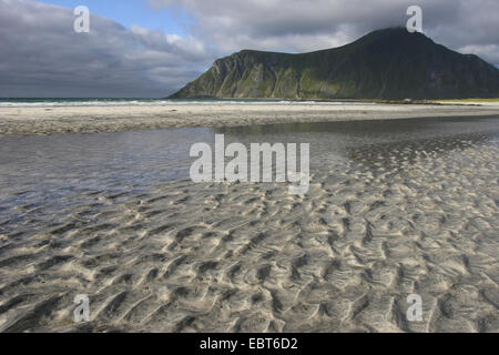 Strand in der Nähe von Vareid, Norwegen, Lofoten-Inseln, Flakstadoya Stockfoto