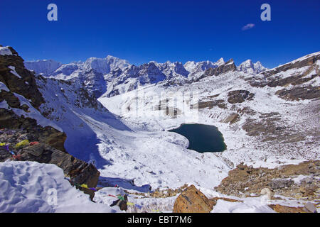 Blick vom Renjo La Rolwaling Himalwith Panayo Tippa, Bigphera-Go Shar Tengi Ragi Tau, Langmoche Ri, Dragkar-Go, Drangnag Ri, Kang VII und Menlungtse, Nepal, Khumbu Himal Stockfoto