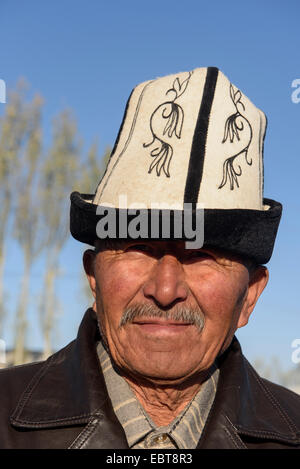 Mann mit traditionellen Filz Hut, Kirgisistan, Asien Stockfoto