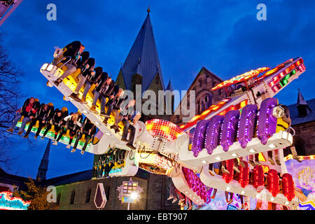 Kirmes Allerheiligekirmes vor der Kathedrale von St. Patrokli in Soest, Deutschland, Nordrhein-Westfalen, Sauerland, Soest Stockfoto