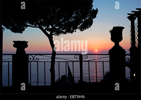 Camogli Resort Village-Sonnenuntergang über dem Meer - Genua - Ligurien - Italien Stockfoto