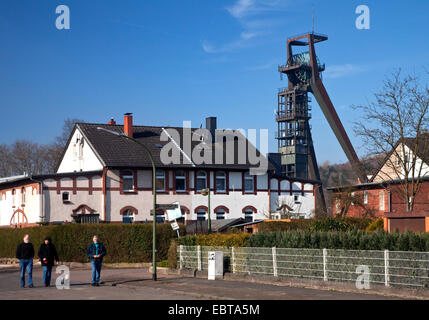 Arbeitnehmer-Siedlung Hochlarmark und Pit Frame, Recklinghausen, Ruhrgebiet, Nordrhein-Westfalen, Deutschland Stockfoto