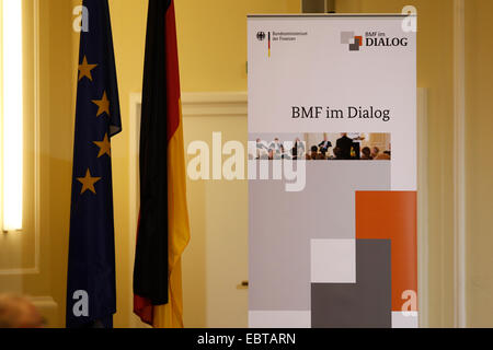 Berlin, Deutschland. 4. Dezember 2014. BMF-Dialog einzelne Supervisiory Mechanismus (SSM) "mit Steffen Kampeter, Parlamentarischer Staatssekretär im Bundesministerium der Finanzen und Dani le Nouy, Vorsitzender des Aufsichtsrats des einheitlichen Aufsichtsmechanismus bei der Europäischen Zentralbank (EZB), realisiert im Bundesministerium der Finanzen (BMF), am 4. Dezember 2014 in Berlin, Deutschland. / Bild: BMF Dialog Credit: Reynaldo Chaib Paganelli/Alamy Live News Stockfoto