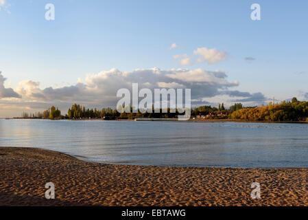 Strand des Hotel Royal Beach in der Nähe von Chopan Ata am Issyk-Kul-See, Kirgistan, Asien Stockfoto