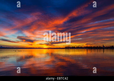 Eevening Schein über See Chiemsee, Deutschland, Bayern, See Chiemsee, Seebruck Stockfoto