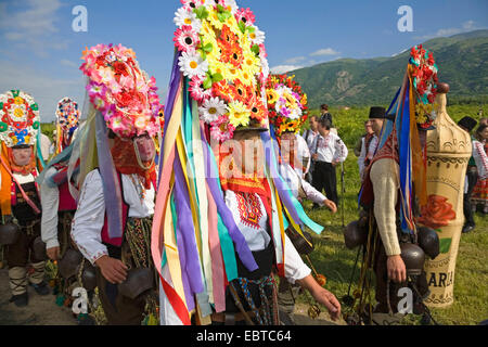 Männer mit Masken auf Rose Festival, Bulgarien, Karlovo Stockfoto