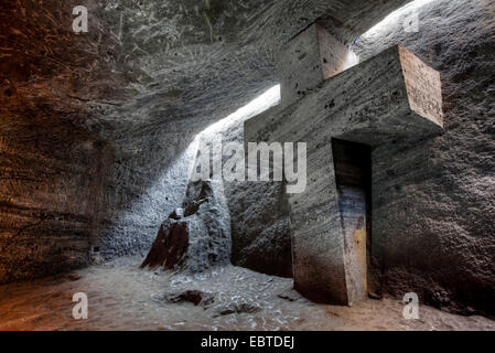 Großes Kreuz in der subterrestrial Salz cathedrale, eine Kirche komplett aus Salz in einem Salzbergwerk, Germany, Nordrhein-Westfalen, Zipaquirß Stockfoto