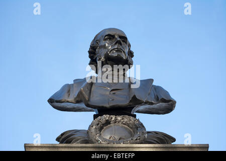 Büste der Chirurg Joseph Lister, die Teil der Gedenkstätte 1924 zu Lister von Sir Thomas Brock, Portland Place, London, england Stockfoto