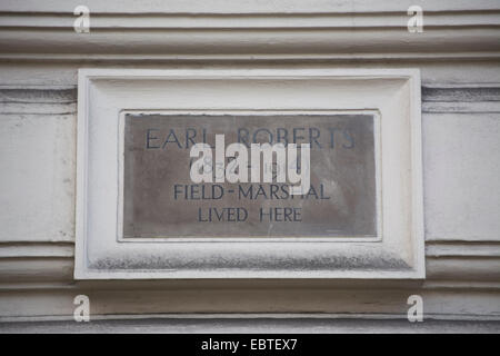 Plakette markiert ein Haus des 19. Jahrhunderts British field Marshall Earl Roberts, Portland Place, London, England Stockfoto