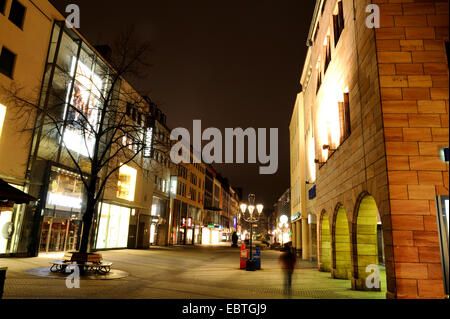 Blick durch die shopping-Meile in der nächtlichen Beleuchtung, Deutschland, Bayern, Franken, Franken, Nürnberg Stockfoto