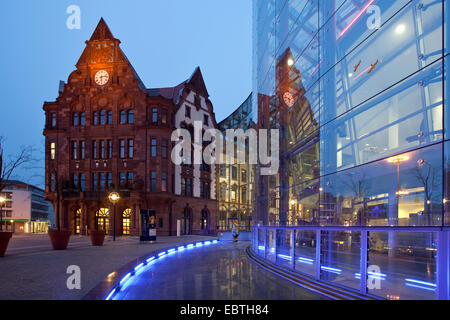 Großen Marktplatz mit Rathaus und Berswordt Halle in der Dämmerung, Dortmund, Ruhrgebiet, Nordrhein-Westfalen, Deutschland Stockfoto