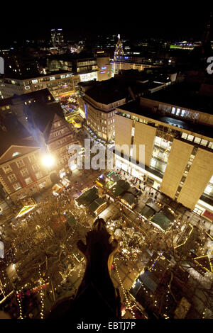 Blick vom Kirchturm der St. Reinoldi-Kirche zum Weihnachtsmarkt in der Innenstadt, Dortmund, Ruhrgebiet, Nordrhein-Westfalen, Deutschland Stockfoto