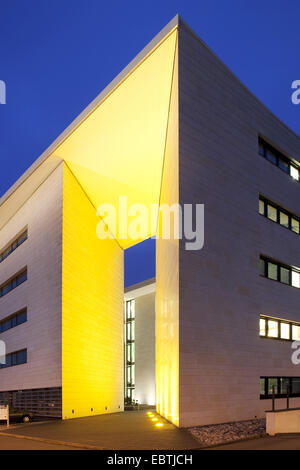 ADAC-Bürohaus in der Dämmerung, Dortmund, Ruhrgebiet, Nordrhein-Westfalen, Deutschland Stockfoto