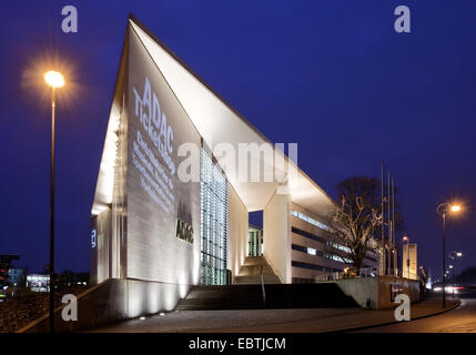 ADAC-Bürohaus in der Dämmerung, Dortmund, Ruhrgebiet, Nordrhein-Westfalen, Deutschland Stockfoto