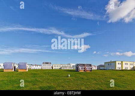 Ferienhäuser und Strandkörbe auf Norderney, Deutschland, Niedersachsen, Ostfriesland, Norderney Stockfoto