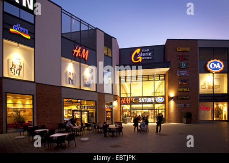 Shopping Center Stadtgalerie am Abend, Witten, Ruhrgebiet, Nordrhein-Westfalen, Deutschland Stockfoto