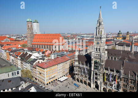 historische Innenstadt, Marienplatz, neues Rathaus und Frauenkirche, Deutschland, Bayern, Muenchen Stockfoto
