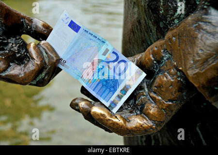 20 Euro-Schein am Brunnen "Kreislauf des Geldes", Geldverkehr, Deutschland, Nordrhein-Westfalen, Aix-la-Chapelle Stockfoto