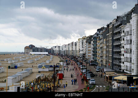 Blick zur Stadt mit Promenade, Belgien, Knokke Stockfoto