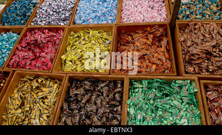 Süßigkeiten auf einem Markt, Alcudia, Mallorca, Balearen, Spanien Stockfoto