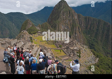 Reisegruppe im alten Inka-Ruinen von Machu Picchu, Peru, Anden, Machu Picchu Stockfoto