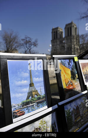 Verkaufsstand für Souvenir Kunst druckt am Ufer der Seine in der Nähe der Kathedrale Notre-Dame de Paris, Paris, Frankreich, Ile De La Cit Stockfoto