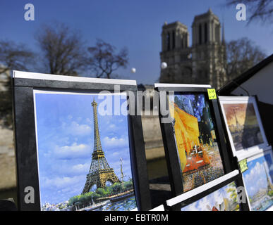 Verkaufsstand für Souvenir Kunst druckt am Ufer der Seine in der Nähe der Kathedrale Notre-Dame de Paris, Paris, Frankreich, Ile De La Cit Stockfoto