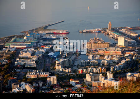 Blick auf die V&A Waterfront von Signal Hill, Südafrika, Western Cape, Kapstadt Stockfoto