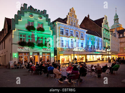 beleuchtete Fassaden in der Altstadt, Recklinghausen, Ruhrgebiet, Nordrhein-Westfalen, Deutschland Stockfoto