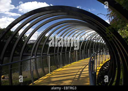 Brücke Slinky Springs to Fame, Rehberger Brücke, Oberhausen, Ruhrgebiet, Nordrhein-Westfalen, Deutschland Stockfoto