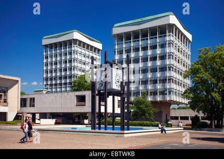 Das Rathaus mit den beiden Türmen in der modernen Architektur im Zentrum Stadt Marl, Ruhrgebiet, Nordrhein-Westfalen, Deutschland Stockfoto