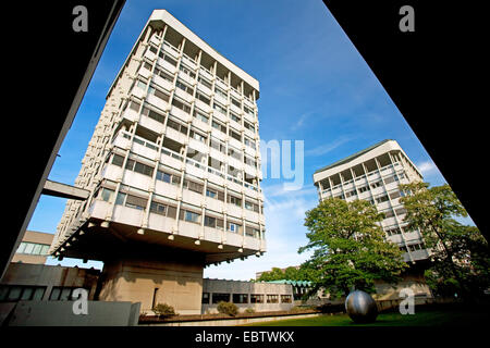 Das Rathaus mit den beiden Türmen in der modernen Architektur im Zentrum Stadt Marl, Ruhrgebiet, Nordrhein-Westfalen, Deutschland Stockfoto