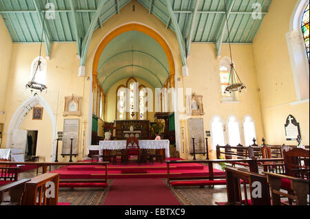 Blick vom Schiff auf das Pfarrhaus von St. Georg der anglikanischen Kirche, Saint Vincent und die Grenadinen, Kingstown Stockfoto