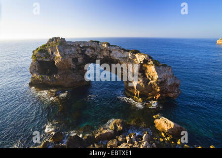 Torbogen Es Pontas, Spanien, Balearen, Mallorca, Cala Santanyi Stockfoto