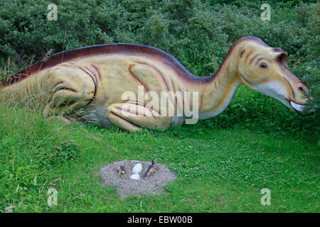 Edmontosaurus, Anatosaurus (Edmontosaurus, Anatosaurus), weibliche Guardings sein Nest Stockfoto