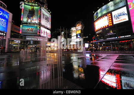 Dundas Square von Nacht, Kanada, Ontario, Toronto Stockfoto