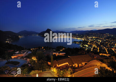 Lugano am Luganer See mit San Salvatore Berg, Schweiz, Tessin, Lugano Stockfoto