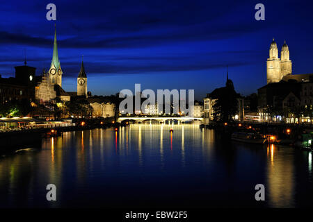 vie von Quai-Brücke bei Zürich in der Nacht, Schweiz, Zürich Stockfoto