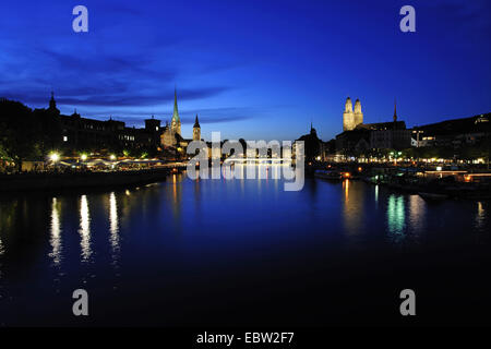 vie von Quai-Brücke bei Zürich in der Nacht, Schweiz, Zürich Stockfoto