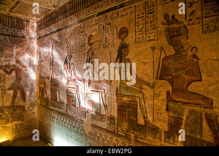 Wandmalereien im Hathor-Tempel von Dendera-Tempel-Komplex, Luxor, Ägypten, Theben-West Stockfoto