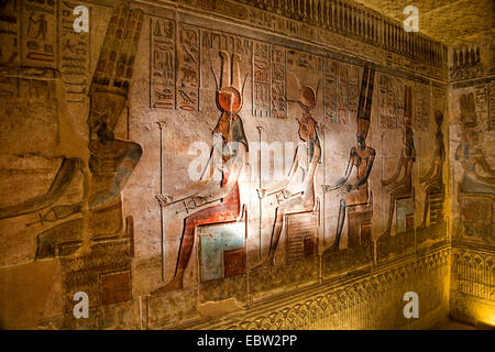 Wandmalereien im Hathor-Tempel von Dendera-Tempel-Komplex, Luxor, Ägypten, Theben-West Stockfoto