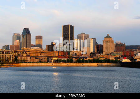 Skyline von Montreal am Sankt-Lorenz-Strom mit historischen Altstadt einen Hafen, Kanada, Quebec, Montreal Stockfoto